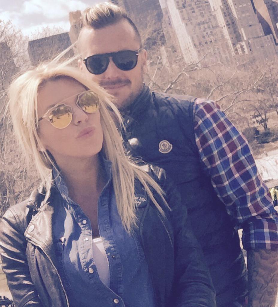 Amelie_Officiel's tweet photo. Love you ❤️ #enjoy #the #life #f**k #lameuse http://t.co/LIP2KXCNDM