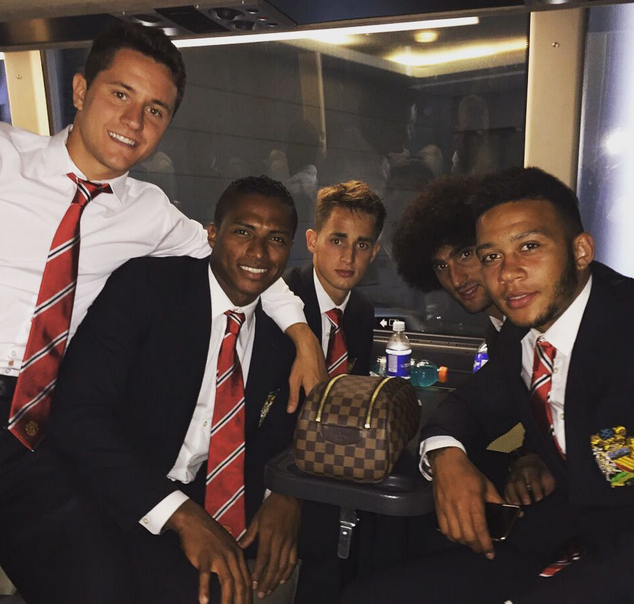 ManUtd's tweet photo. Selfies and snapshots - see the best United player pics from #MUtour so far: http://t.co/0woMpKSuMT http://t.co/XLzQzdnnvL