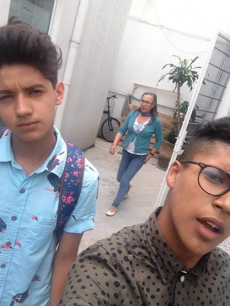 haroldazuaraTV's tweet photo. Ya vamos a @AldeaDigital y mi tía lo sabe 👌🏼😊

#enAldeaDigital nos vemos a las 4 http://t.co/S9MZ33N02Z