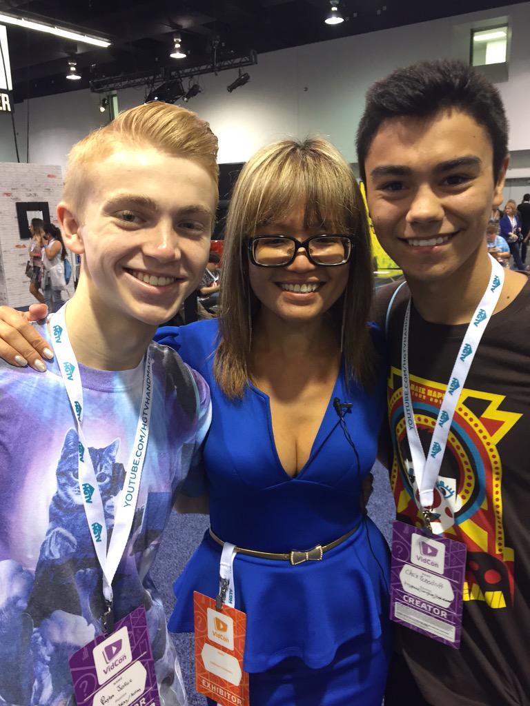 gdprincess's tweet photo. @ILOOKTV #VIDCON2015 DAY 1 http://t.co/bY2CLGu18a