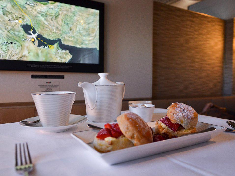 CNTraveler's tweet image. Here&apos;s what it&apos;s like to fly in Etihad&apos;s first class &quot;apartment&quot; (complete with a shower) cntrvlr.com/1GDSzA7