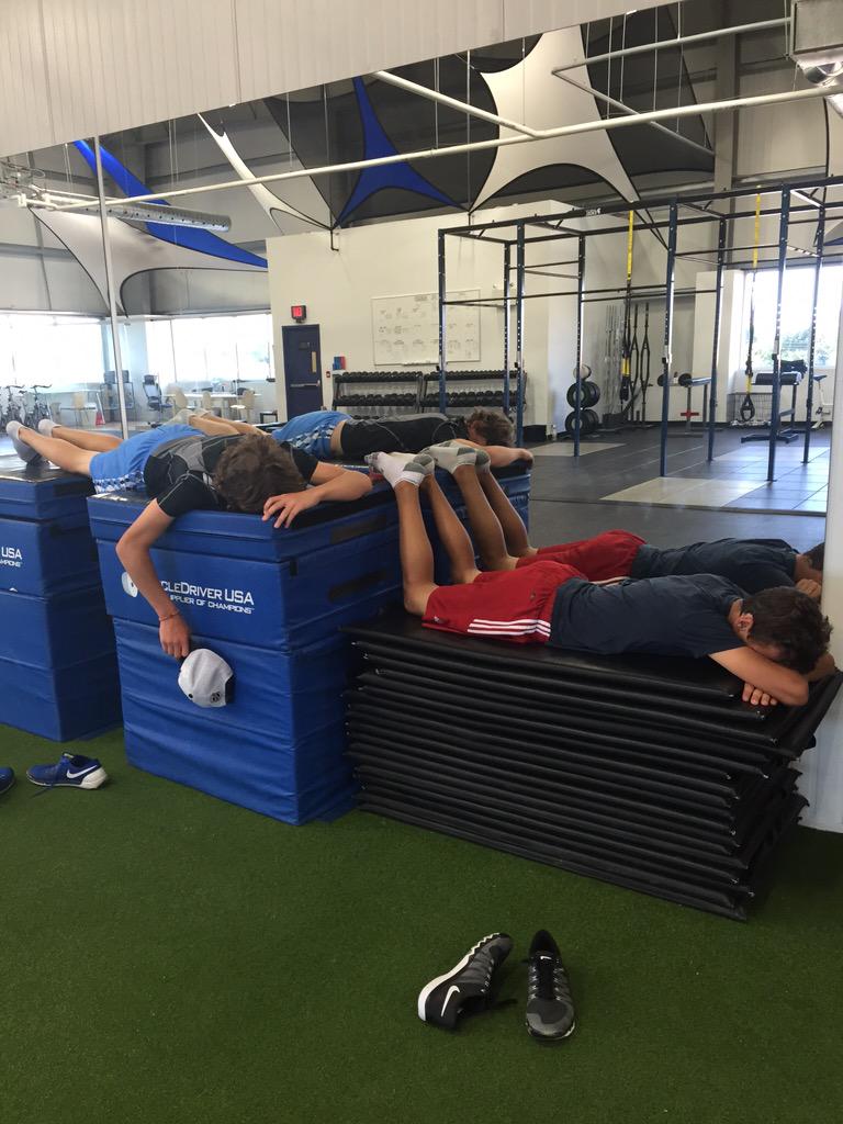 JourneytoExcel's tweet photo. Nothing like a post sprint nap! #J2ESummer #HurdleHops #200mSprint http://t.co/3iUdiq2Cxq