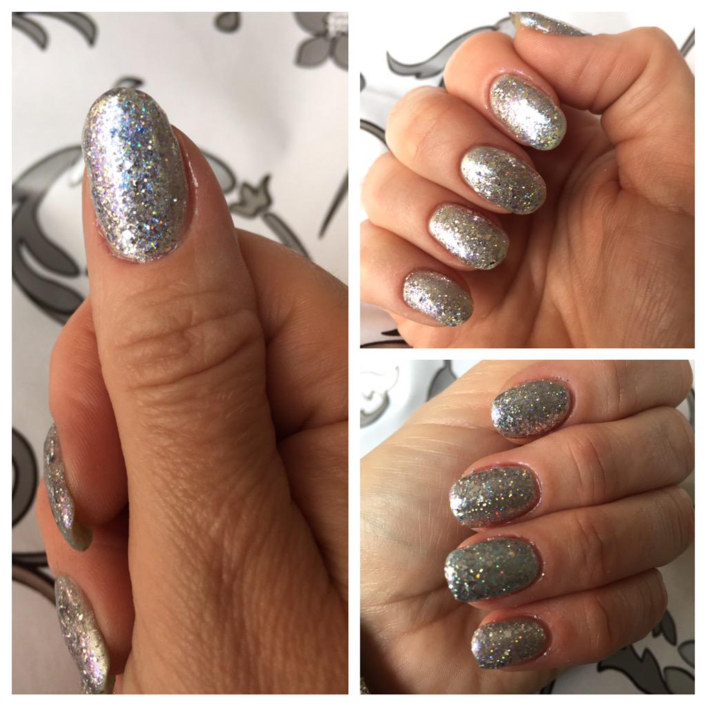MsProcurement's tweet photo. @gardengatekate #gelish. #nowait #instantdry #longlasting #Bulletproof your nails @Libertenails http://t.co/fIIABgympc