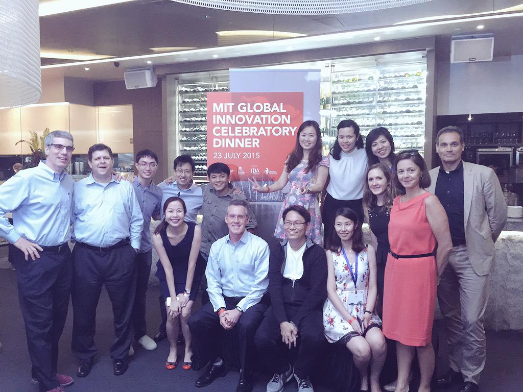 linscorpz's tweet image. always a very happy thing welcomg overseas frens to SG. hope every1 enjoyed as much as we do havg u here #MITREAP