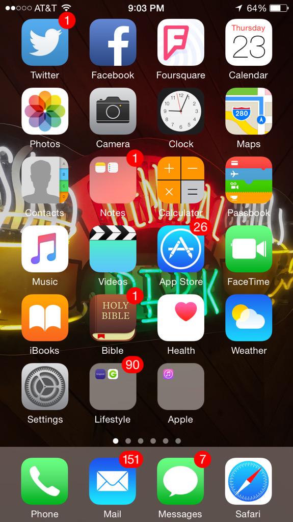 larrydbarnes's tweet image. My wife&apos;s home screen is incredibly frustrating, makes me want to read all her emails #toomanynotifications