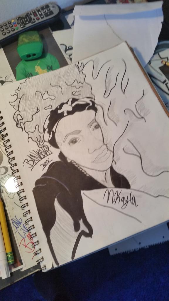 BOYONLENNOX's tweet image. When I get a ✏  in my hand this happens