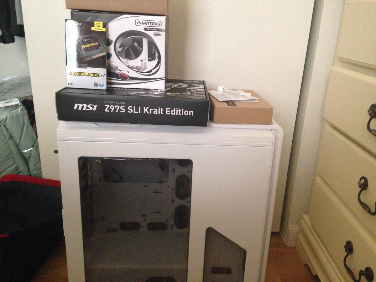 Ishiode's tweet photo. UPDATE: It's all coming together only missing my CPU, PSU, and GPU. http://t.co/tRCjXacHaa