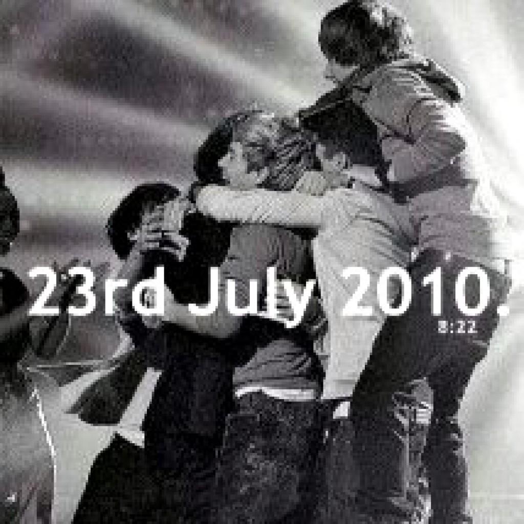 beltrandariana7's tweet photo. #5YearsOneDirection http://t.co/fIuP1PvX0j #plugger http://t.co/1yzrD71k6u