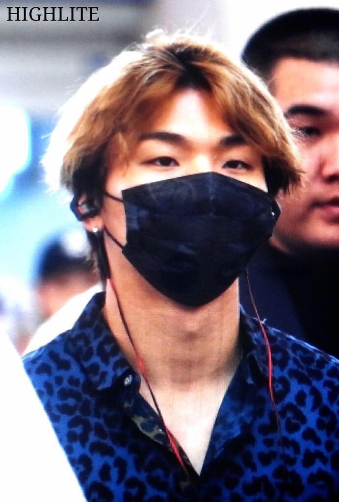 [24/7/15][Pho] BIGBANG @ sân bay Incheon đến Malaysia. CKpJ3DgUkAAKF3L