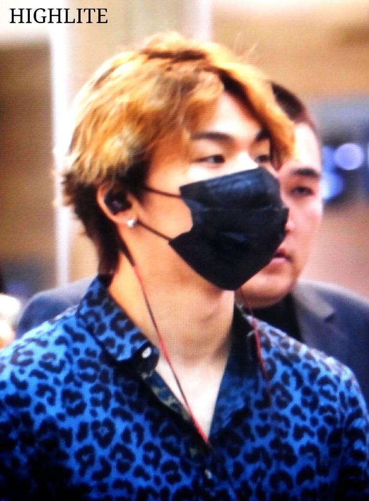 [24/7/15][Pho] BIGBANG @ sân bay Incheon đến Malaysia. CKpJ3ENUAAAZ0eK