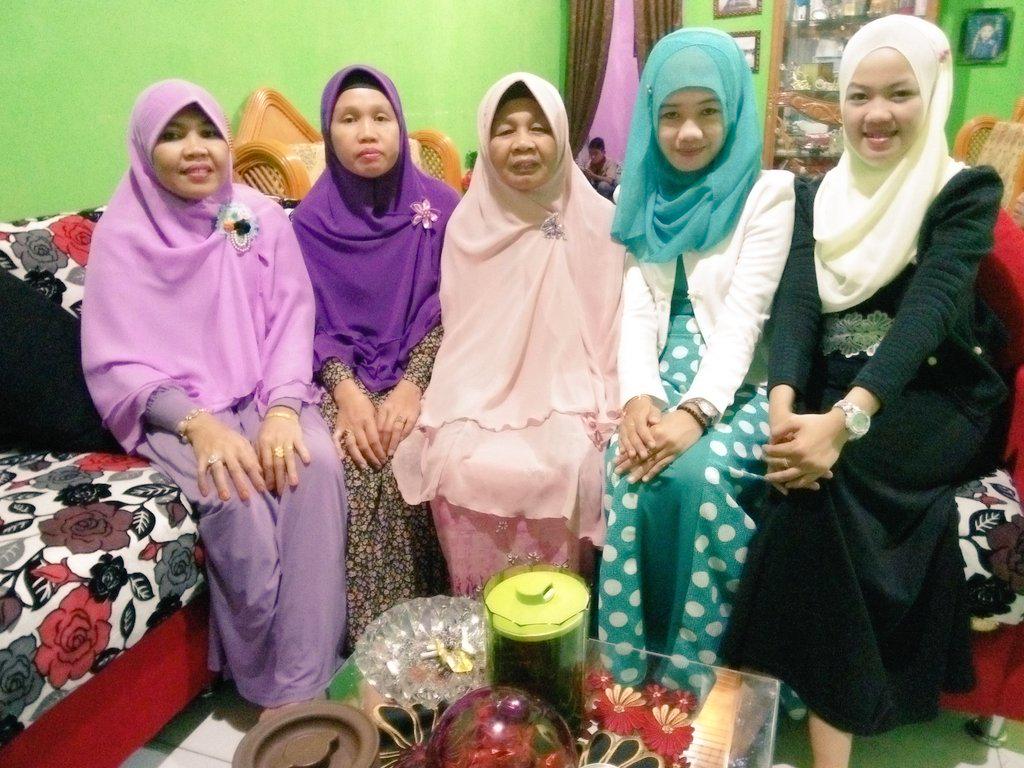 Im_Revhi's tweet photo. Lebaran wff my family 2015 http://t.co/4V1ua5o7fw