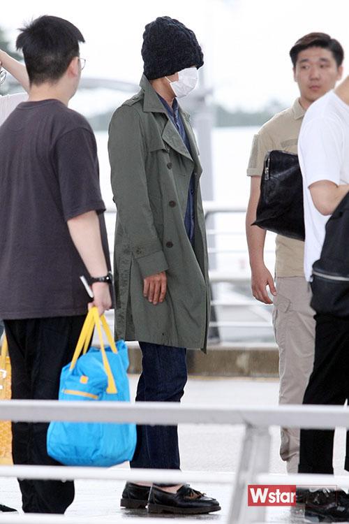 [24/7/15][Pho] BIGBANG @ sân bay Incheon đến Malaysia. CKpK9DCVEAABMH4