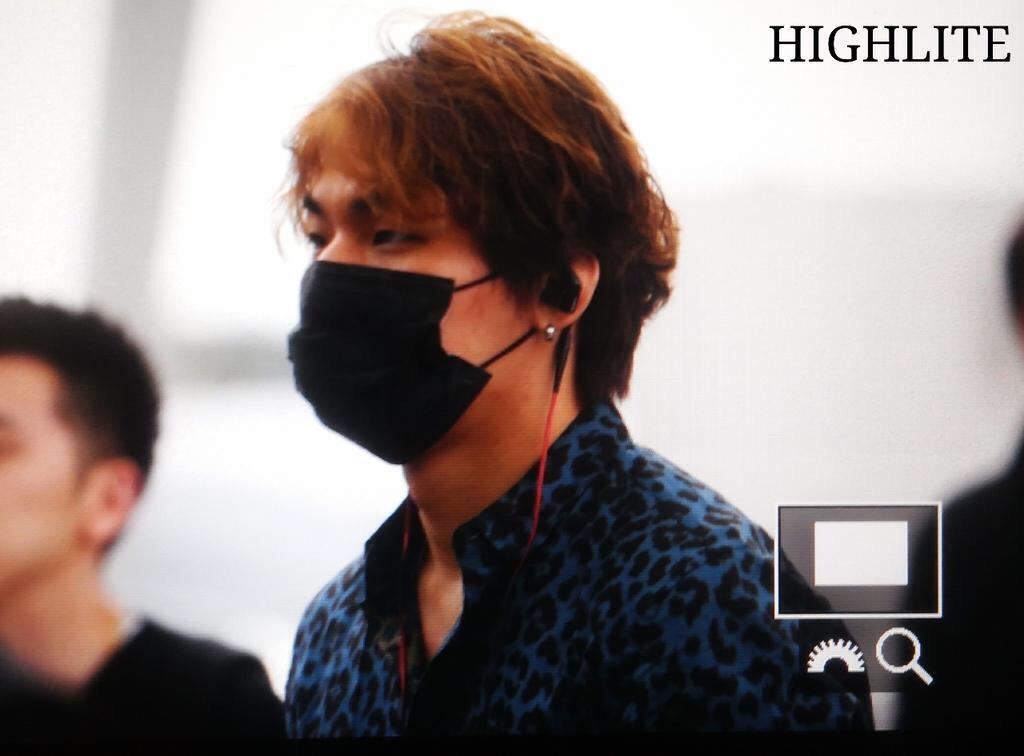 [24/7/15][Pho] BIGBANG @ sân bay Incheon đến Malaysia. CKpLWSWVAAAYu4n