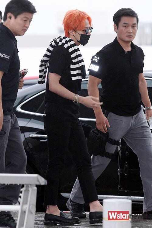 [24/7/15][Pho] BIGBANG @ sân bay Incheon đến Malaysia. CKpMO9zVAAEIg-v
