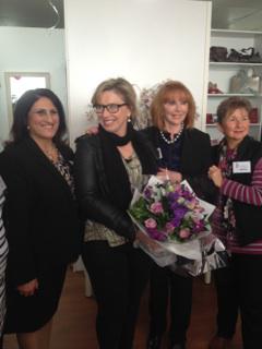 WhiteLadyAU's tweet photo. Clothes4U has opened a boutique in Rosebud to help disadvantaged women take back their life: http://t.co/83TrpztpRC http://t.co/uejZXsija4