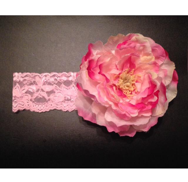 glitzyGG's tweet photo. Bigger is better. Big floral lace headband. #glitzygg #baby #newborn #infant #toddler #love #poshpink http://t.co/nq2LsngSFG