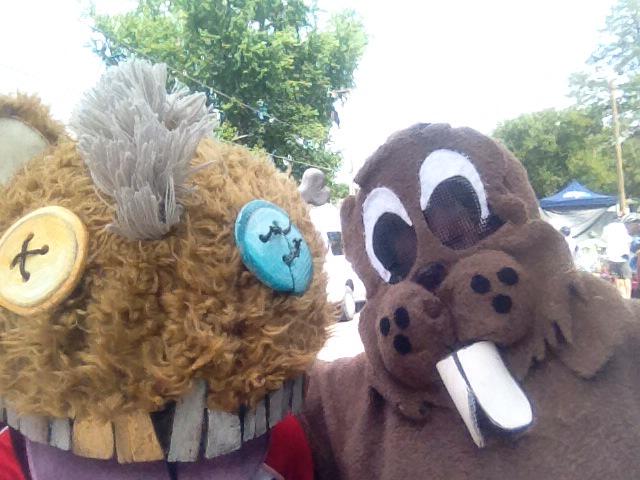 MrJonesArt's tweet photo. A few friends on #RAGBRAI2015 #RAGBRAI #teamyellowjacket http://t.co/GrgjM410Rg