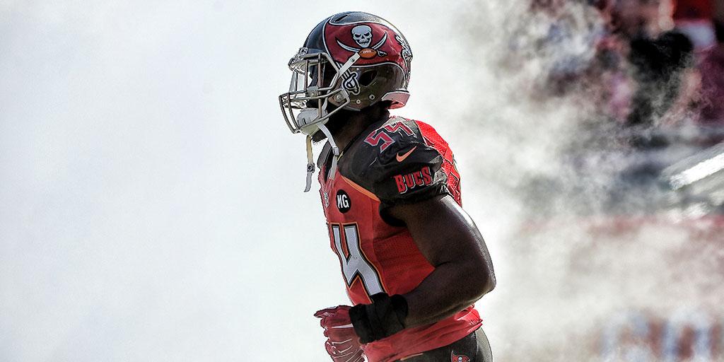 NFL's tweet image. Lavonte David, Bucs working a new contract, "meaningful distance" remains (via @Rand_Getlin) bit.ly/1SFnt21