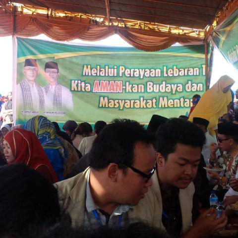 Yang #lebarantopat bagi opor-nya dong..jngan hax bagi spanduk norak-nya sajja.. <a href="/petani_bangkit/">ahmad.syarif.husain</a> @gayep80 <a href="/infolombok/">Info Pulau Lombok</a>