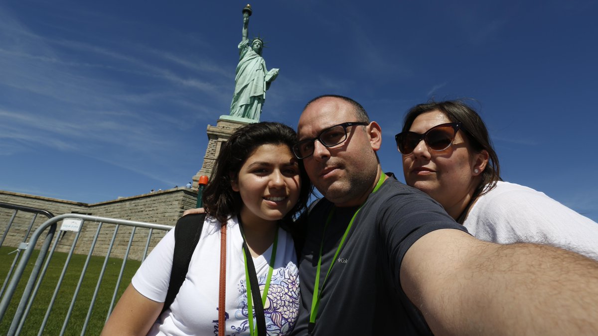 Embedded twitter photo