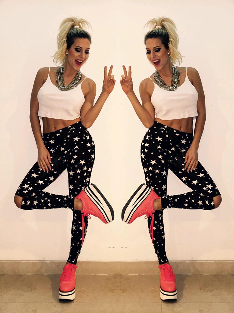 noeliamarzol's tweet photo. Total look by @ILOVERMODA las zapas son mortales!! Collar @VittoriaAcc ! http://t.co/AEabLe3aLr