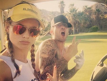 Ayhibay's tweet photo. T_T "@detikhot: So Sweet! Begini Cara Adam Levine dan Behati Prinsloo Rayakan Setahun Menikah http://t.co/R42LEIpxPh http://t.co/vFHQBTO5t5"