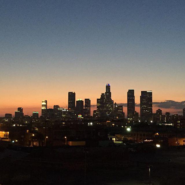 scenesfromusc's tweet image. At uscscene.com -- Love this picture!!! Taken with an iPhone 6 #nofilter #LA4Life #dodgers #galaxy #lak…