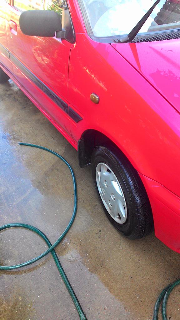 FatinBara's tweet photo. #washed my car,ready to get going this evening 😊 http://t.co/SWUSQfwJty