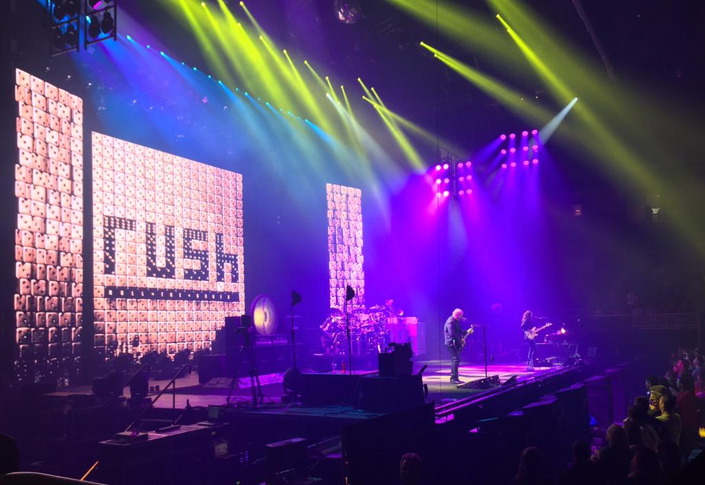 DSpringsteen's tweet photo. #R40VIP
#R40live
#Rush http://t.co/xOH7H7SkNA