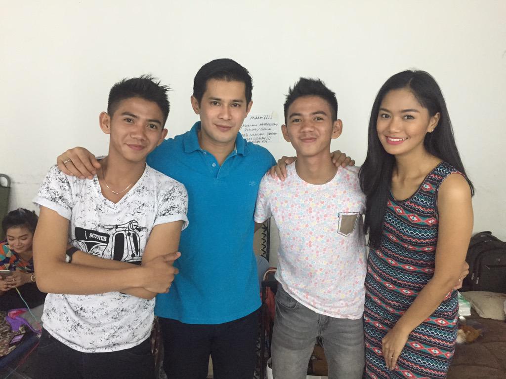 Nnton yaa ntar FTV nyaa
Jgn lupa sholat jumat..bagi yg laki laki..siiip dah😆
Biar makin ganteng..#HebatnyaRIZKIRIDHO