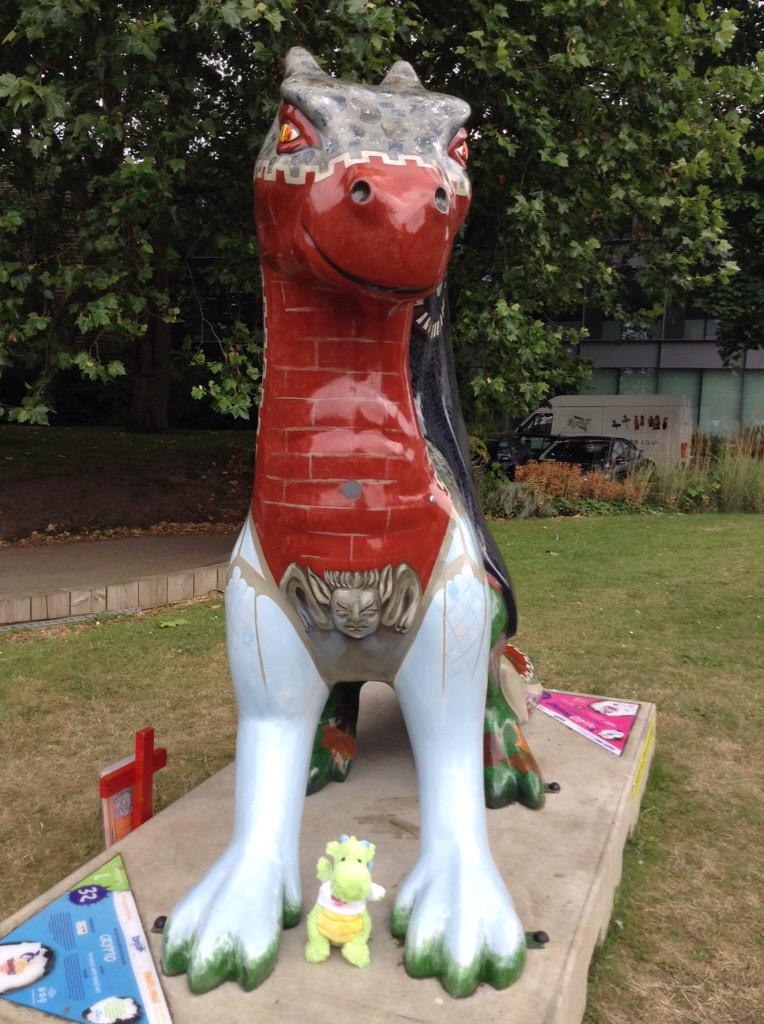 LuLubarker's tweet image. @CryptoGoGo Dracul Dragon having his photo taken with Crypto.