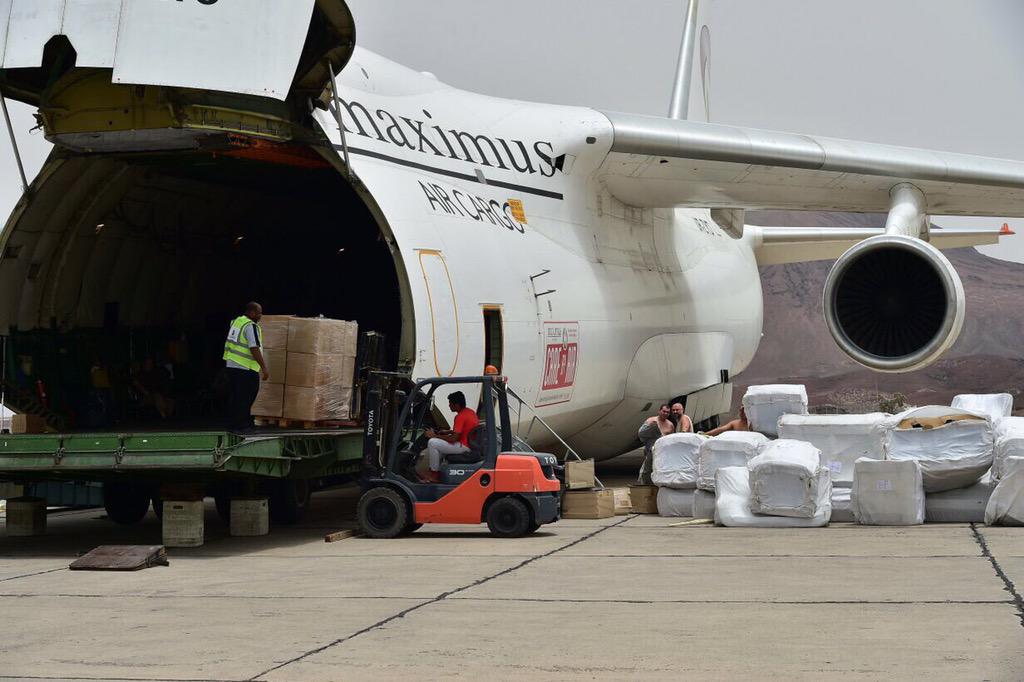 Forsan_UAE's tweet photo. شحنة المساعدات ستغطي احتياجات معظم العائلات والسكان في مدينة #عدن كخطوة من خطوات استمرار عودة الحياة الى طبيعتها . http://t.co/RosZiYKTXg