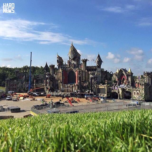 HardNewsNL's tweet photo. This is the mainstage of Tomorrowland 2015! #TML15 http://t.co/PT771Ujq1O