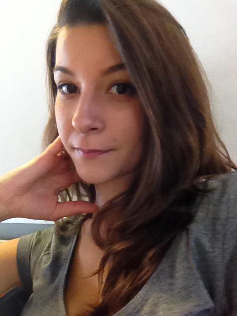 AmandaLuiza's tweet photo. Roma, calor, 24 horas sem dormir, 30 min pra conexão, morta-viva. Chega logo Londres, sua linda!! http://t.co/yVDGj5g6oC