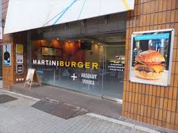 TS_Planning's tweet photo. ちょうどKYLEさんにインタビューした時はお昼時でしたので、私もマティーニバーガーを頂きました。めちゃくちゃ美味かったです。僕が注文したのはTeriyaki Source &amp; Pineapple http://t.co/bqHYBluDxc