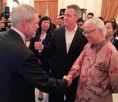 steveleonardSG's tweet image. US Amb Wagar w/ President of #Singapore at #entrepreneurs event w/ 100+ global leaders @AmbWagar #MITREAP @IDAsg