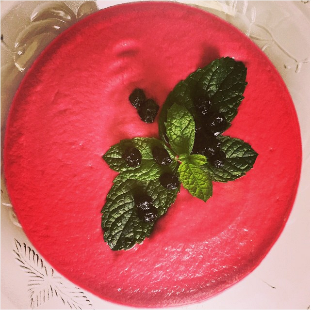 tibidaboedicion's tweet photo. Una refrescante Bomba Anti Aging. Crema de remolacha con queso quark desnatado y arándanos rojos. http://t.co/tu46JI6vQy