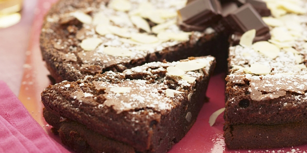 RussDeacon's tweet photo. #FridayBakeOff This Sticky Chocolate Cake is a Must: http://t.co/Ws76bS2YL8 @UKBusinessRT #Bexhill http://t.co/rSsVvKh5x2