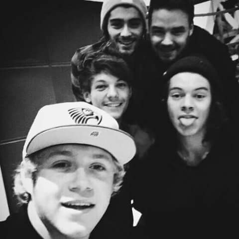 PalominosRena's tweet photo. #Happy5yearsOneDirection! ❤❤❤❤
Gracias Por Entrgarme Los Mejores Años De Mi Vida Los Amoo!!.
#DIRECTIONERFOREVER
1D 😘 http://t.co/ZjjKR9r0ha