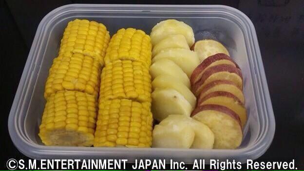seojoo_628bot's tweet photo. ▼＊ 健康管理が好きで、ハンバーガーを食べたら死ぬ、とメンバーに言い放った。サツマイモは代名詞だが、本人は飽きている。https://t.co/OXA9KiKPNl