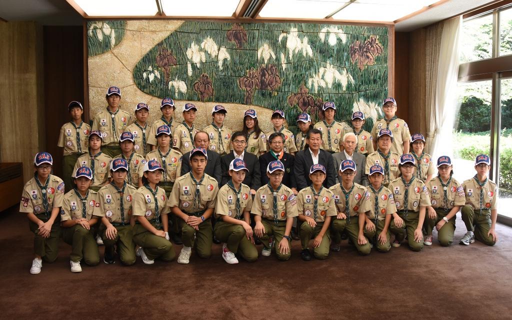 第23回世界スカウトジャンボリーに参加するスカウトの皆さん、日本ボーイスカウト愛知連盟の永井理事長、ボーイスカウト振興愛知県議会議員懇談会の