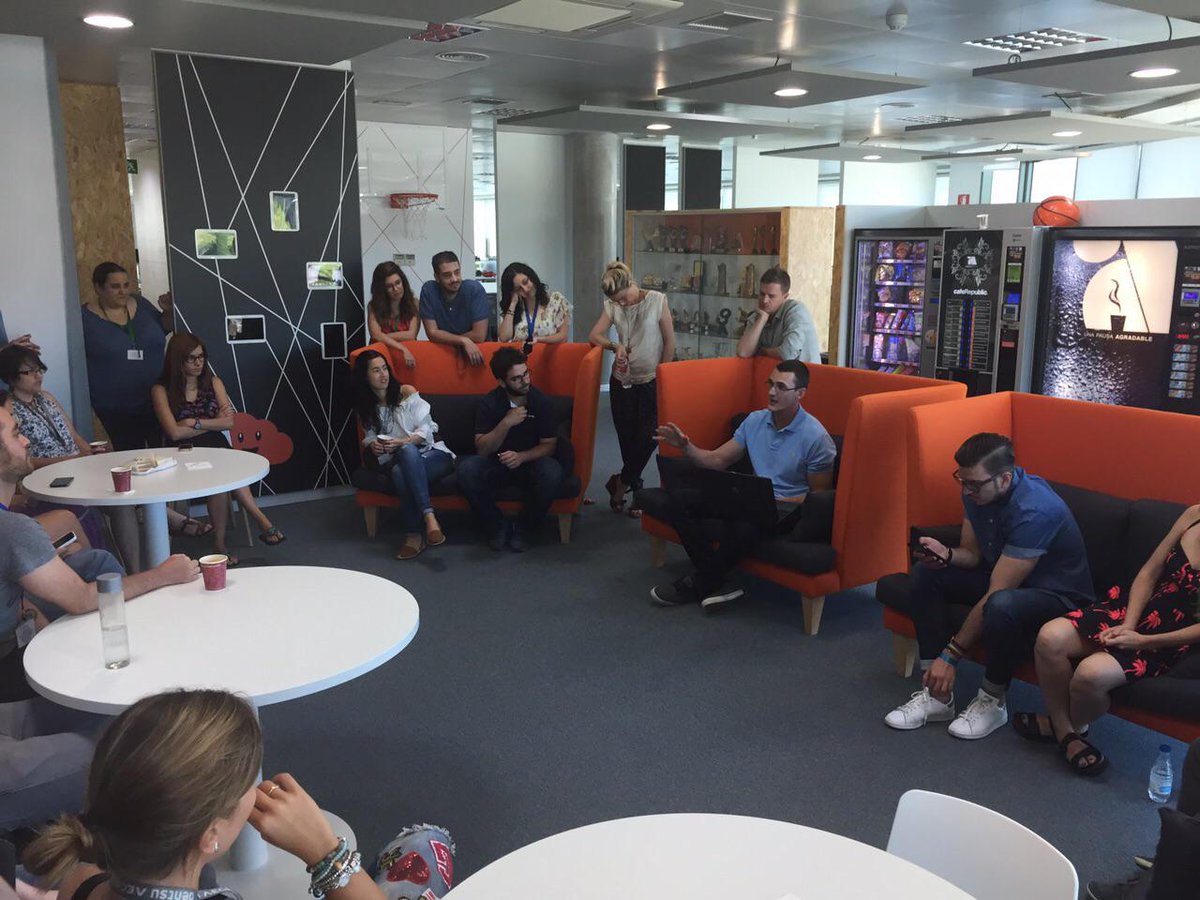 iProspectES's tweet photo. Hoy en el #performanceandchurros de @iProspectES, @antonasound nos cuenta todas las novedades de las #SmartTV http://t.co/WfPXq1Pbjo