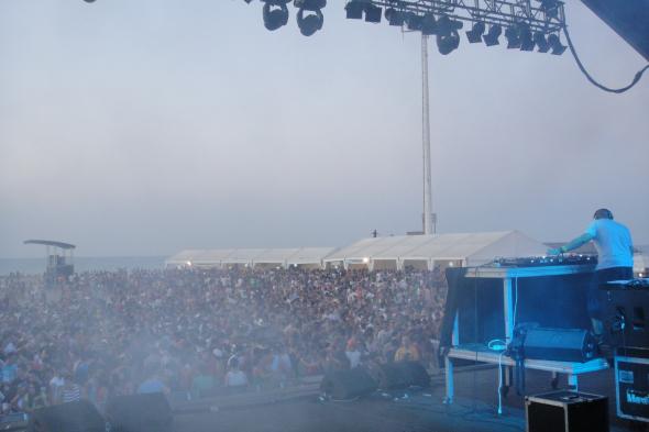 maadraassoo's tweet photo. Sorteo 2 Abonos Normales @ArenalSound ! Reglas:1-Follow @Maadraassoo​ 2-Retweet Post. Ganador@s 27/7/2015,21:00Hrs. http://t.co/b18ihdz0Ws