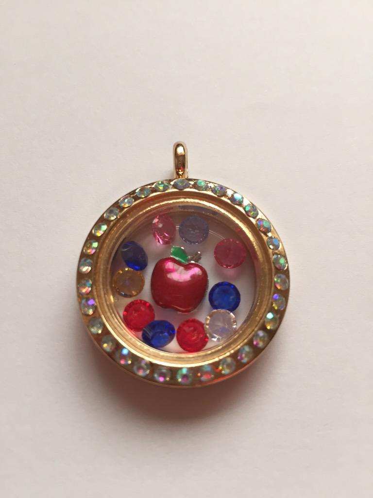FloatingGems's tweet image. Rainbow locket