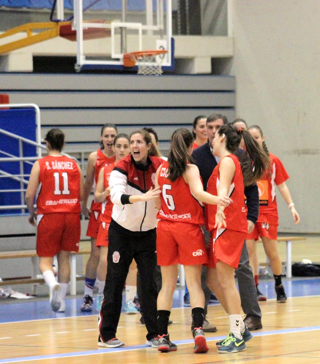 cbalmeria's tweet photo. Elena Rueda vuelve al cuerpo técnico del @Syngenta @cbalmeria tras acabar su etapa de jugadora http://t.co/XRKf2Vv9EJ http://t.co/zqDWxfFhKP