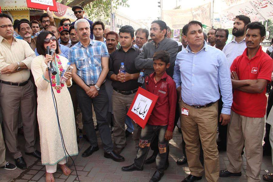 MeriJangBOL's tweet photo. Yesterday's Protest in Front of Lahore Press Club [July 23, 2015] http://t.co/Hdk3WuqPoy