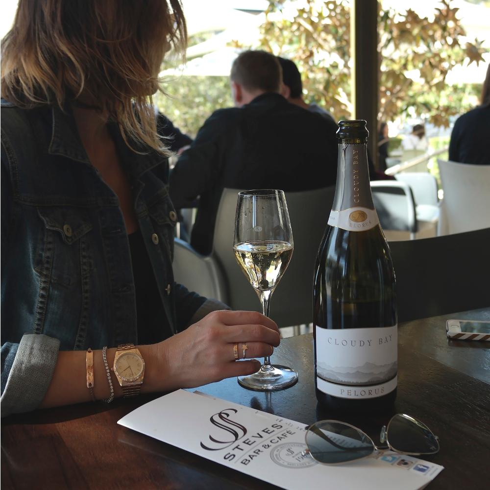 thestyletrust's tweet photo. What?? This is TOTALLY a work meeting! Our fave haunt @stevesnedlands. #perthbar #workmeeting #bubbles http://t.co/1Cl26yHLxM