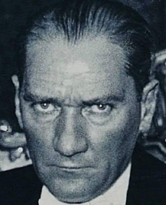 brbrs10's tweet photo. Bir subayi şehit oldu diye " Menemen'i yakın" diyen adam!!!!!! http://t.co/A9nhiYKFHr