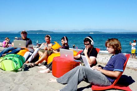 NInformatix's tweet photo. Platja, caloreta, vacances... I qualsevol lloc és bo per #programar #coding #Programming #TIC http://t.co/2tejLqPdsj http://t.co/gFa5sXVHac