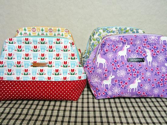 ㅁ자 프레임 파우치 4종 판매합니다! :D 여행용으로도 좋은 큼직한 크기예요
여름이라 산뜻한 색을 많이 써 보았습니다. 가격은 배송비 제외 18000원이예요
상세사진은: kkomull.tistory.com/10